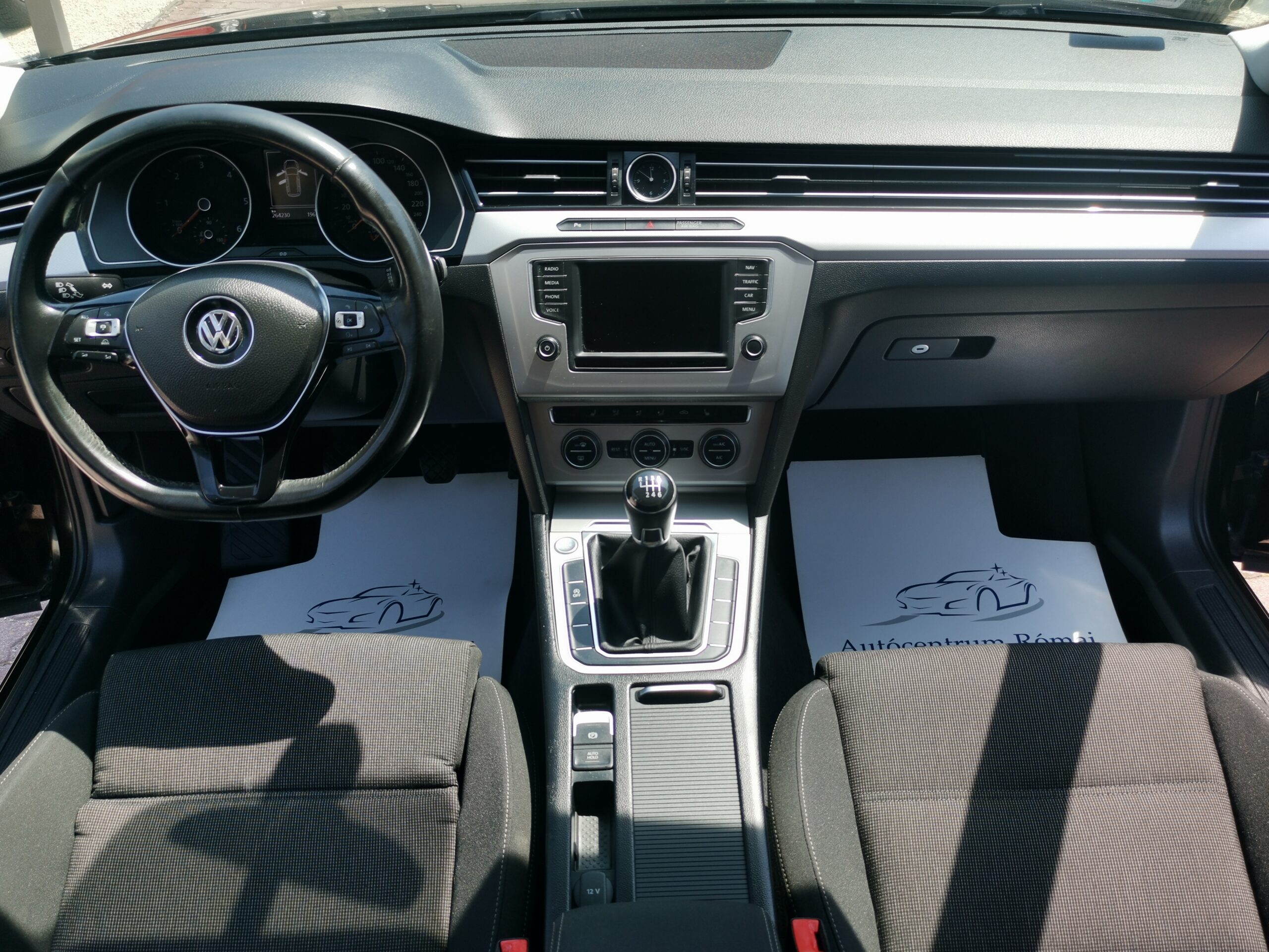 VOLKSWAGEN PASSAT VIII Variant 2.0 TDI BMT Comfortline TEMPOMAT. NAVIGÁCIÓ. ÜLÉSFŰTÉS. PARKRADAR