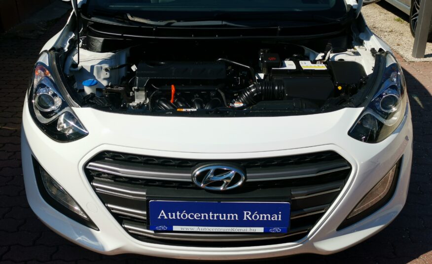 HYUNDAI I30 1.4 MPi Life Passion 98.000km! 2. Tulaj. TEMPOMAT. PARKRADAR. ÜLÉSFŰTÉS. ALUFELNI