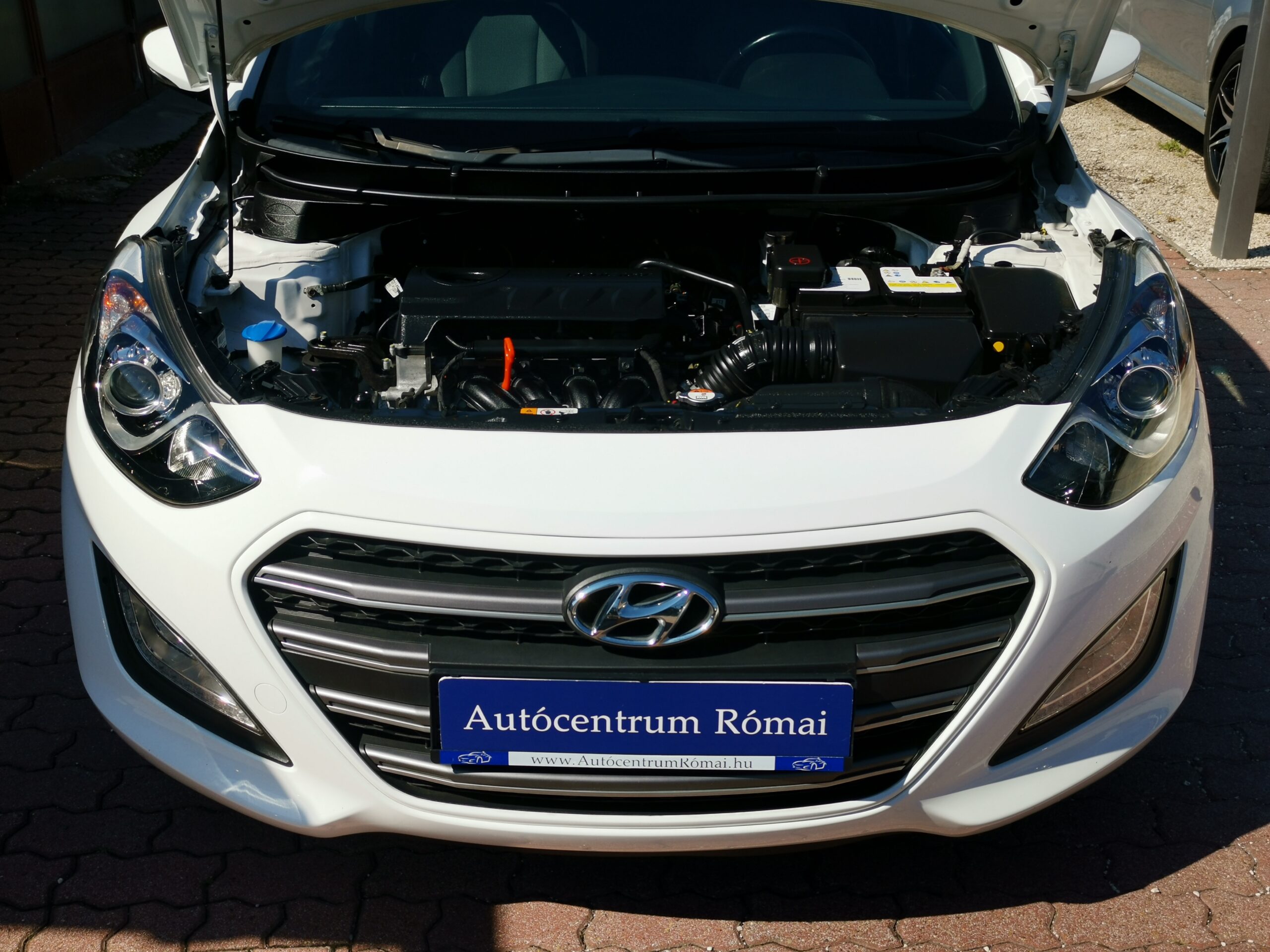 HYUNDAI I30 1.4 MPi Life Passion 98.000km! 2. Tulaj. TEMPOMAT. PARKRADAR. ÜLÉSFŰTÉS. ALUFELNI