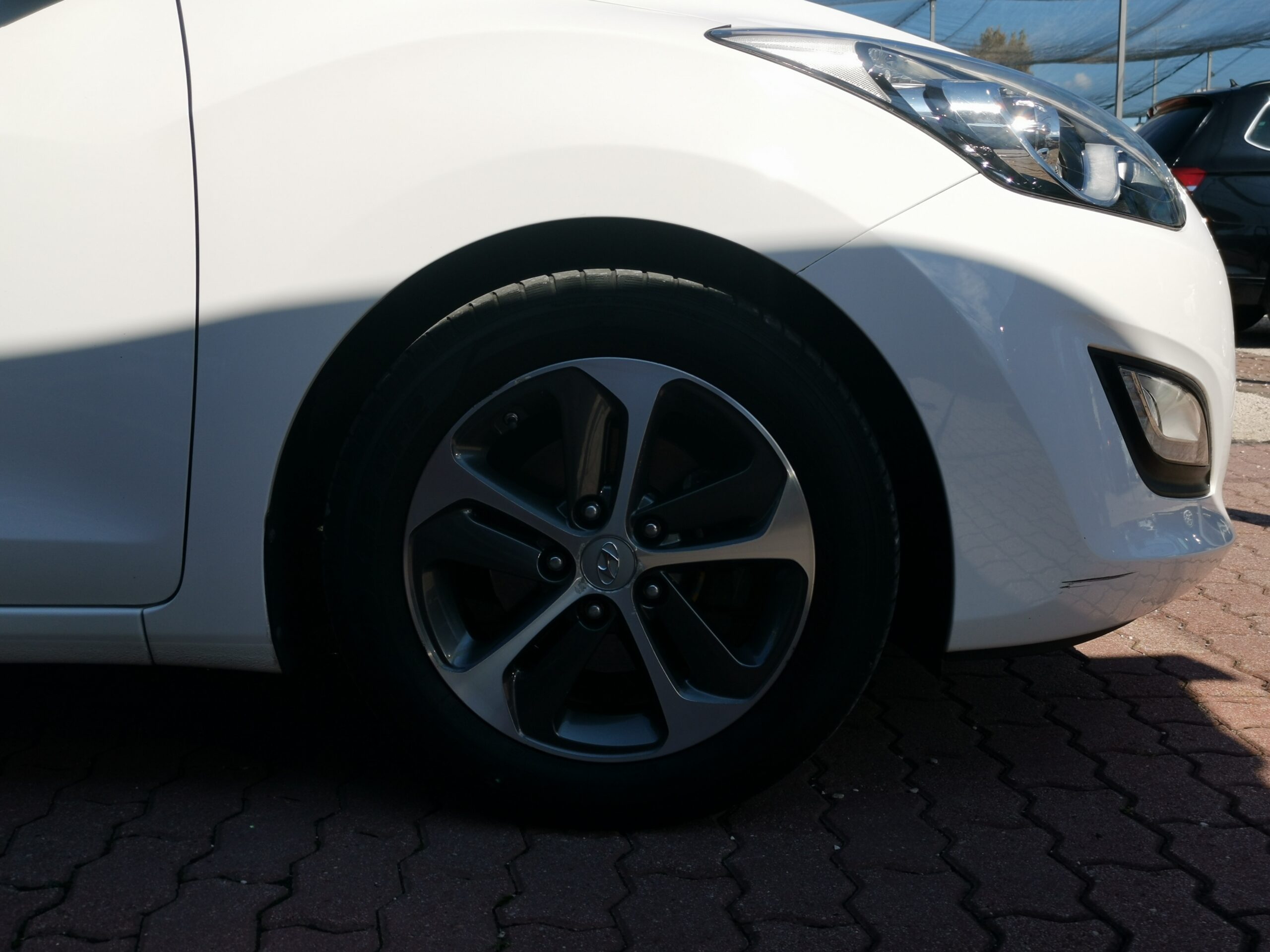 HYUNDAI I30 1.4 MPi Life Passion 98.000km! 2. Tulaj. TEMPOMAT. PARKRADAR. ÜLÉSFŰTÉS. ALUFELNI