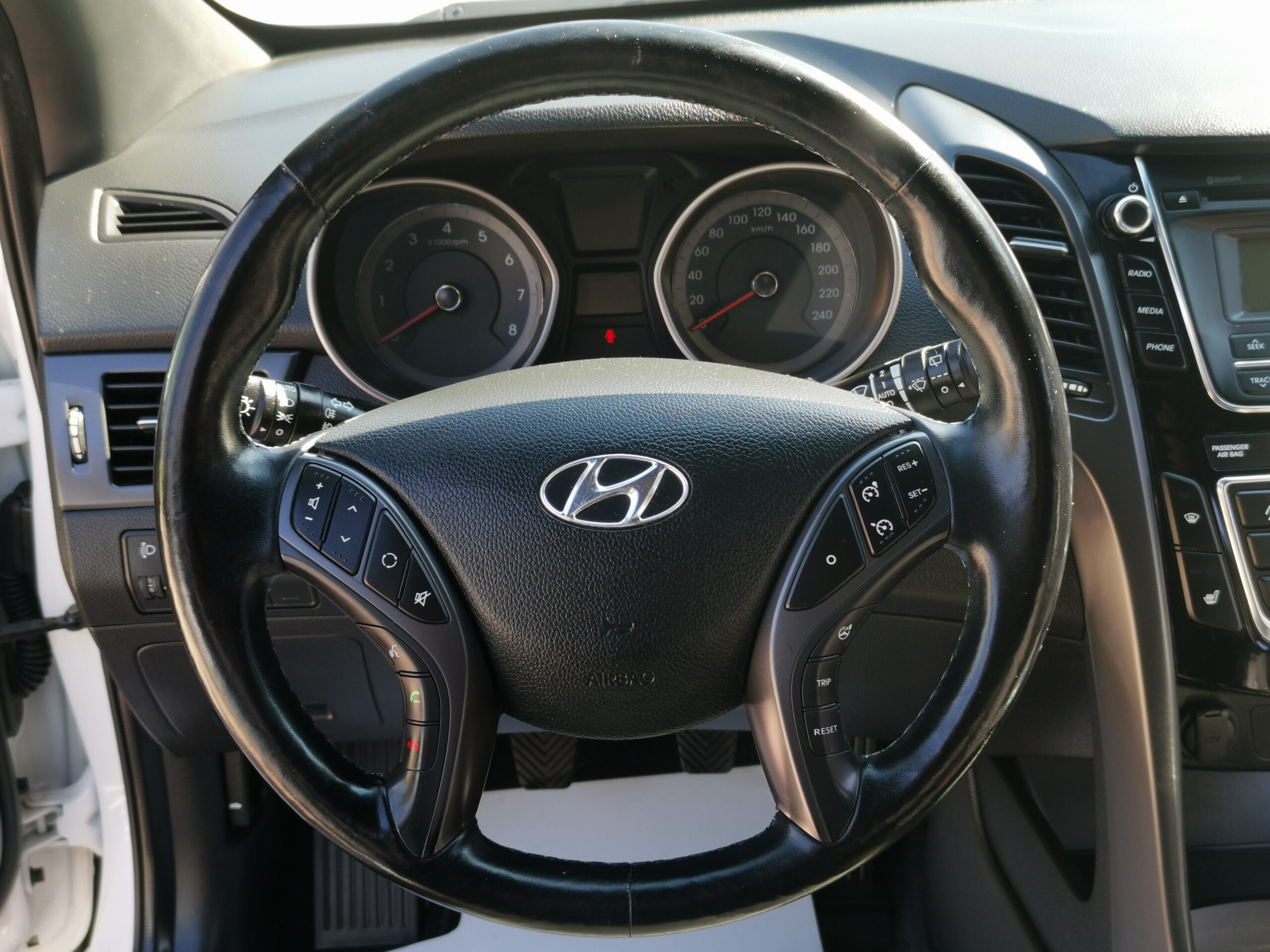 HYUNDAI I30 1.4 MPi Life Passion 98.000km! 2. Tulaj. TEMPOMAT. PARKRADAR. ÜLÉSFŰTÉS. ALUFELNI