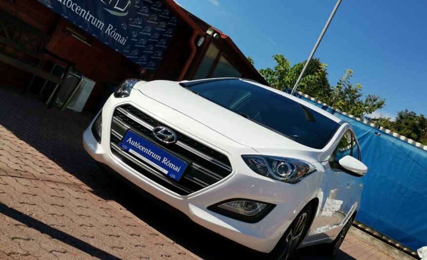 HYUNDAI I30 1.4 MPi Life Passion 98.000km! 2. Tulaj. TEMPOMAT. PARKRADAR. ÜLÉSFŰTÉS. ALUFELNI