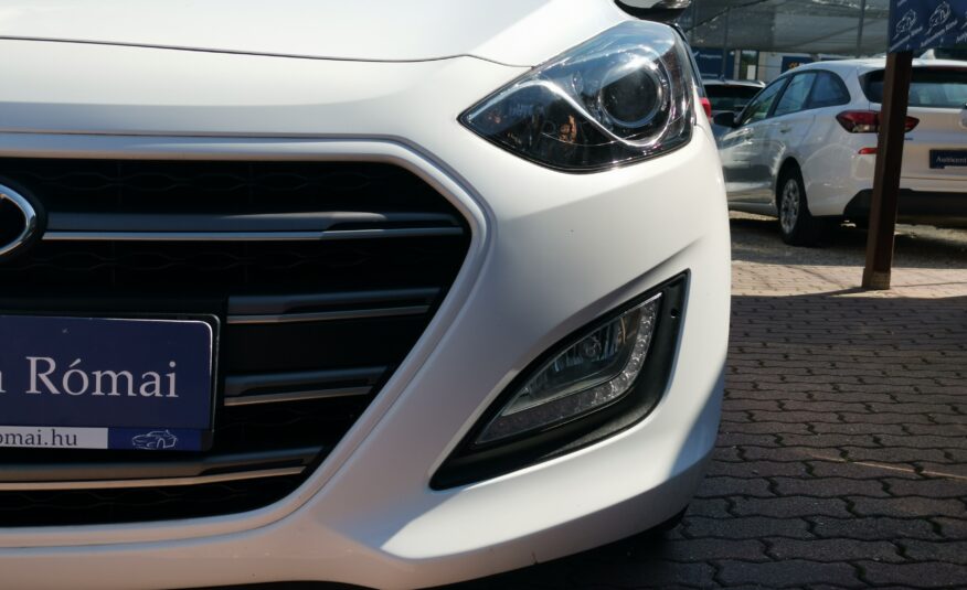 HYUNDAI I30 1.4 MPi Life Passion 98.000km! 2. Tulaj. TEMPOMAT. PARKRADAR. ÜLÉSFŰTÉS. ALUFELNI