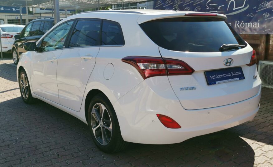 HYUNDAI I30 1.4 MPi Life Passion 98.000km! 2. Tulaj. TEMPOMAT. PARKRADAR. ÜLÉSFŰTÉS. ALUFELNI