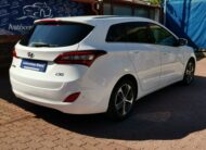 HYUNDAI I30 1.4 MPi Life Passion 98.000km! 2. Tulaj. TEMPOMAT. PARKRADAR. ÜLÉSFŰTÉS. ALUFELNI