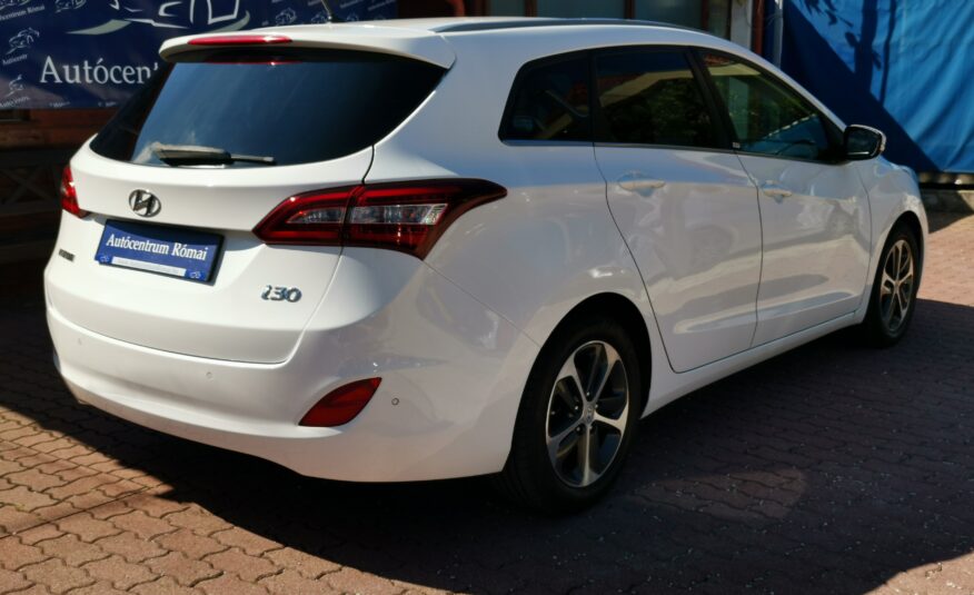 HYUNDAI I30 1.4 MPi Life Passion 98.000km! 2. Tulaj. TEMPOMAT. PARKRADAR. ÜLÉSFŰTÉS. ALUFELNI