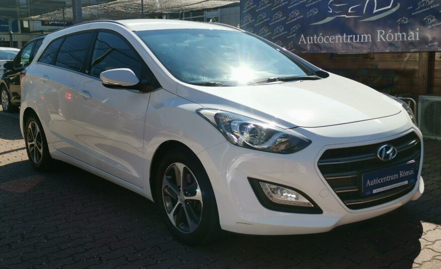 HYUNDAI I30 1.4 MPi Life Passion 98.000km! 2. Tulaj. TEMPOMAT. PARKRADAR. ÜLÉSFŰTÉS. ALUFELNI