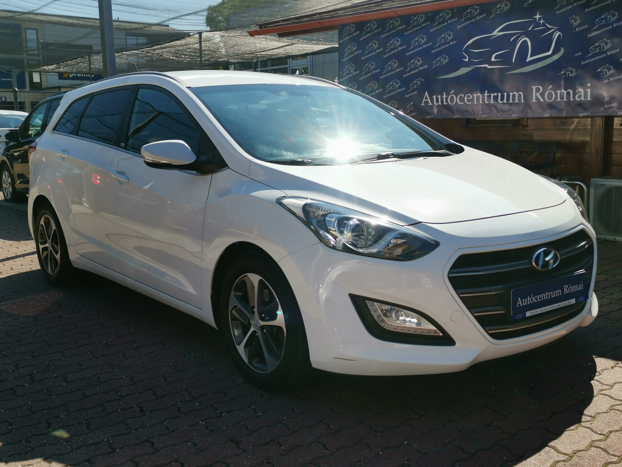 HYUNDAI I30 1.4 MPi Life Passion 98.000km! 2. Tulaj. TEMPOMAT. PARKRADAR. ÜLÉSFŰTÉS. ALUFELNI