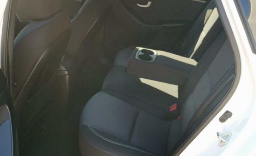 HYUNDAI I30 1.4 MPi Life Passion 98.000km! 2. Tulaj. TEMPOMAT. PARKRADAR. ÜLÉSFŰTÉS. ALUFELNI
