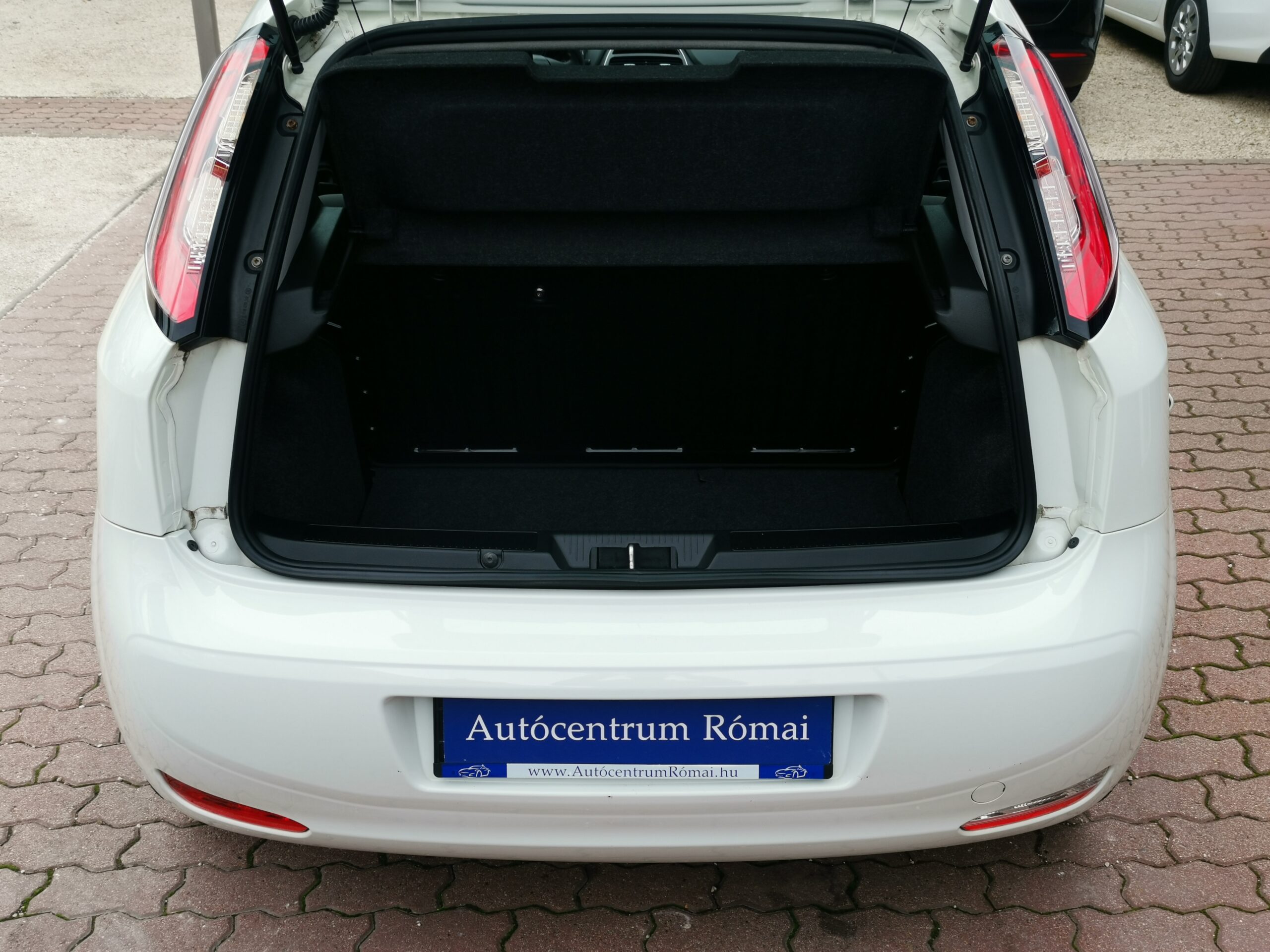 FIAT PUNTO 1.2 Pop Szervizkönyv! KLÍMA. ALUFELNI. ELEKTROMOS ABLAK