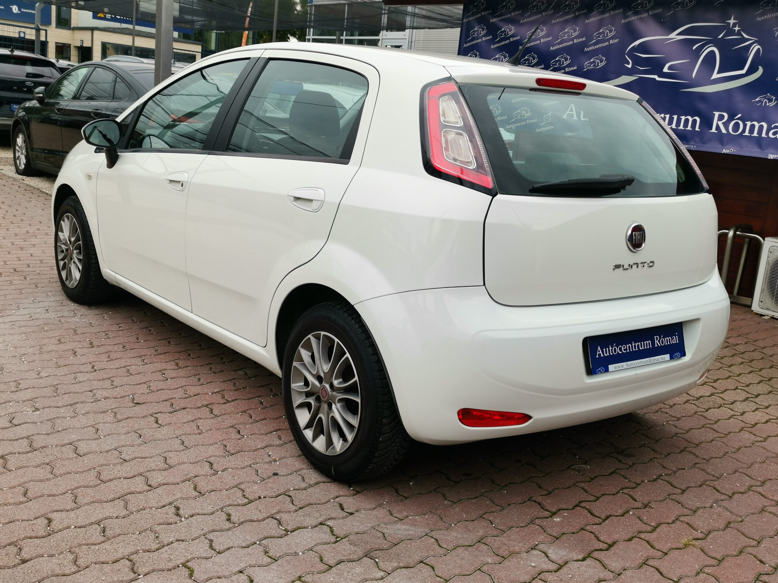 FIAT PUNTO 1.2 Pop Szervizkönyv! KLÍMA. ALUFELNI. ELEKTROMOS ABLAK