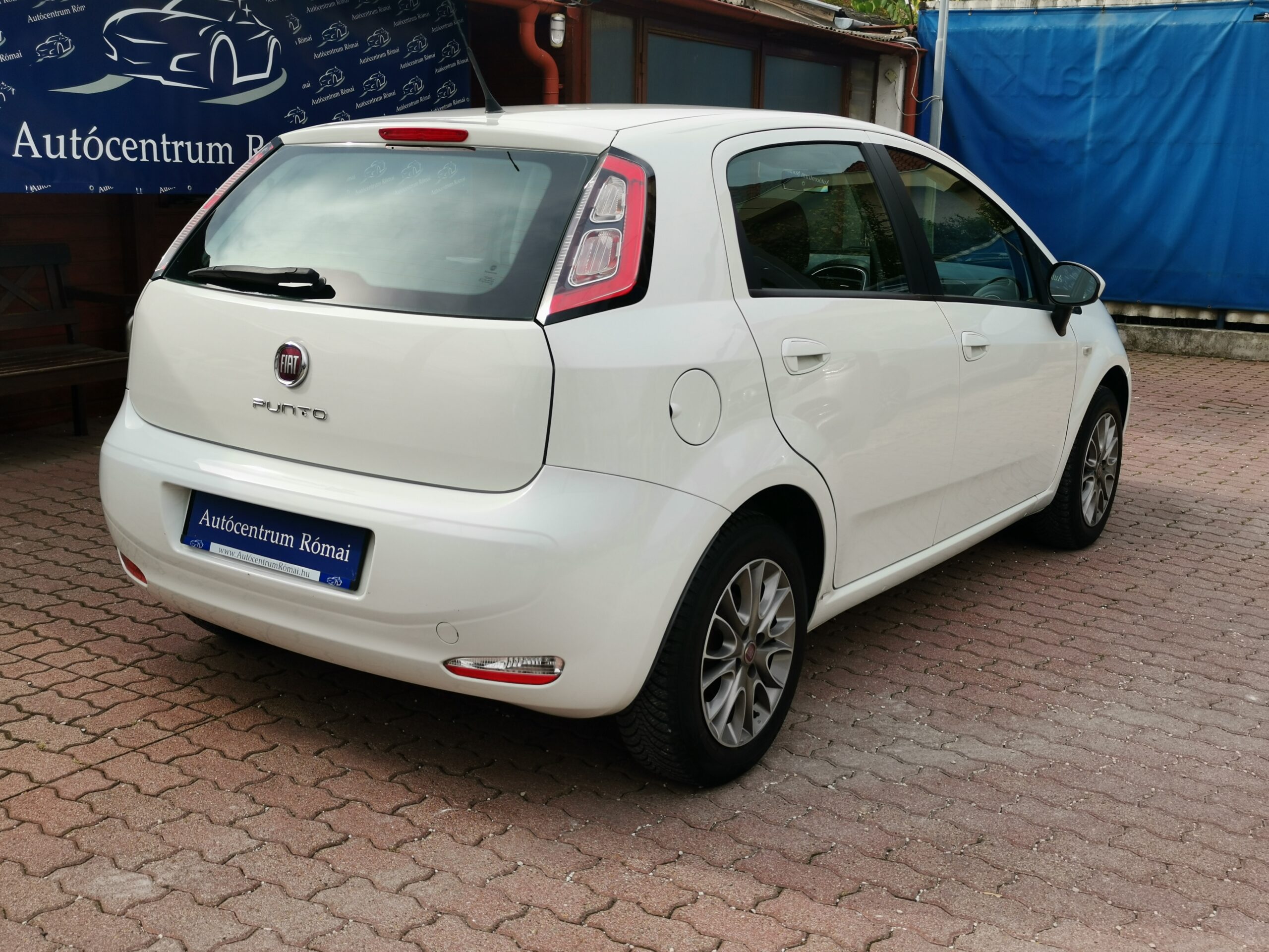 FIAT PUNTO 1.2 Pop Szervizkönyv! KLÍMA. ALUFELNI. ELEKTROMOS ABLAK