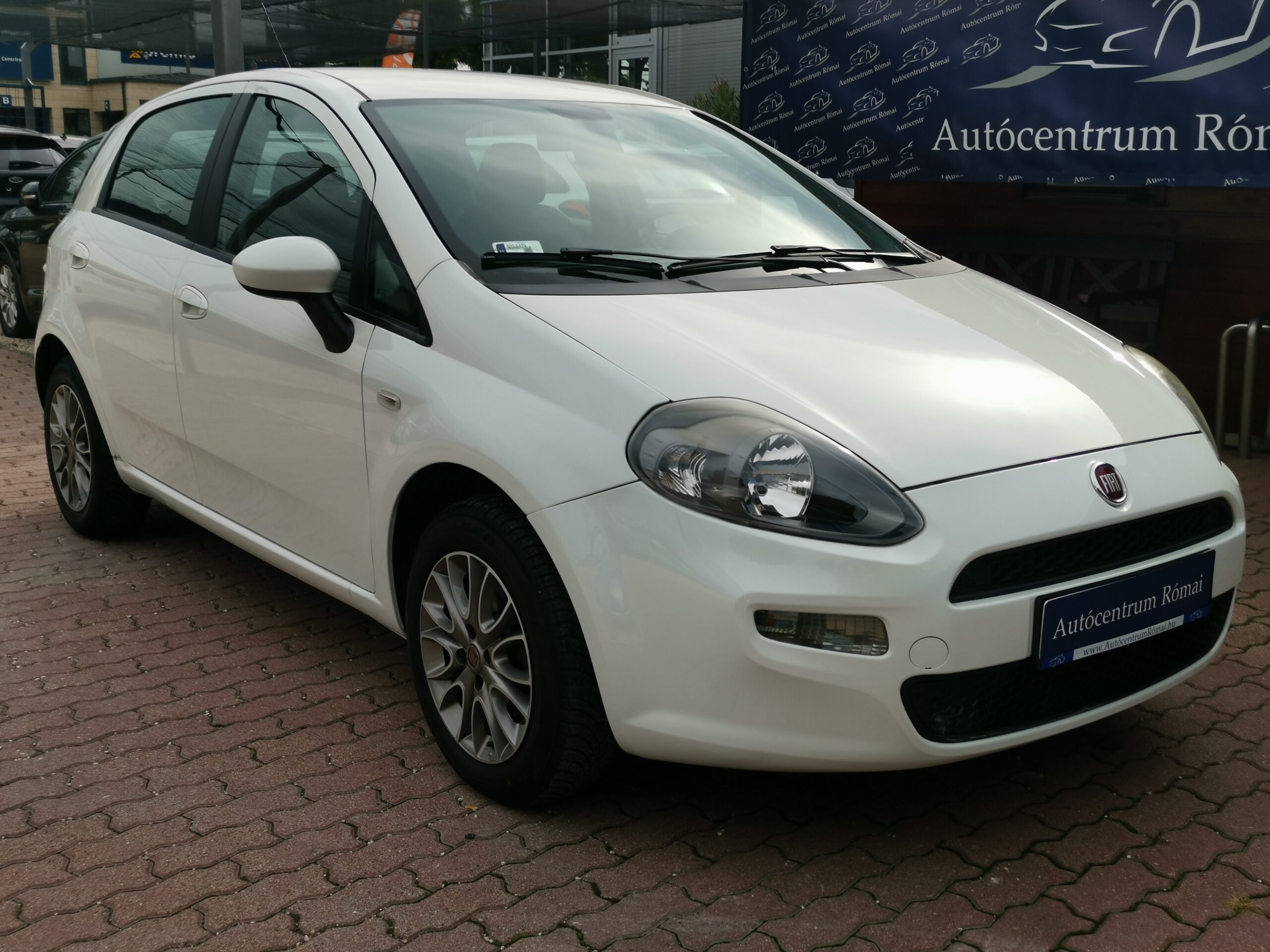 FIAT PUNTO 1.2 Pop Szervizkönyv! KLÍMA. ALUFELNI. ELEKTROMOS ABLAK