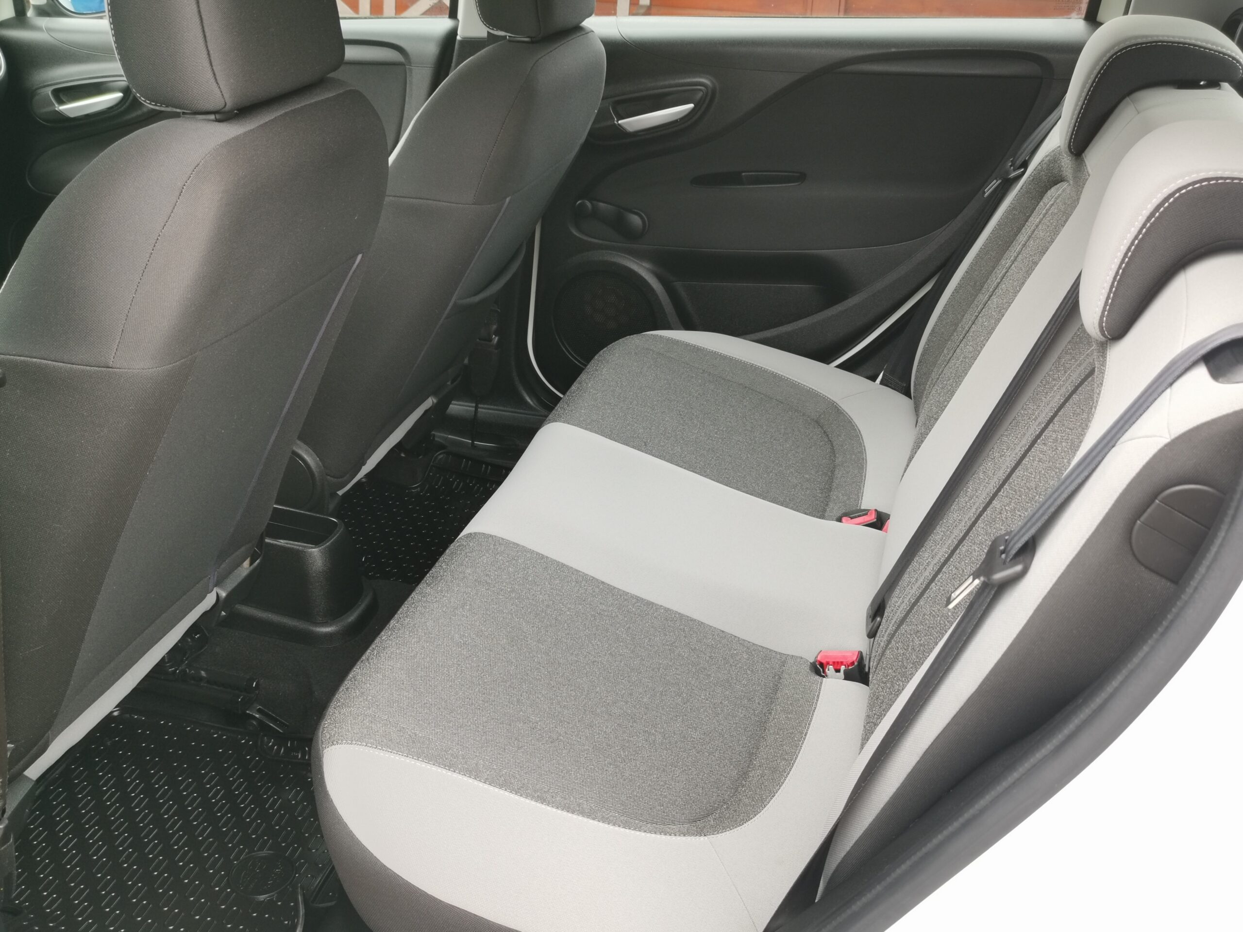 FIAT PUNTO 1.2 Pop Szervizkönyv! KLÍMA. ALUFELNI. ELEKTROMOS ABLAK