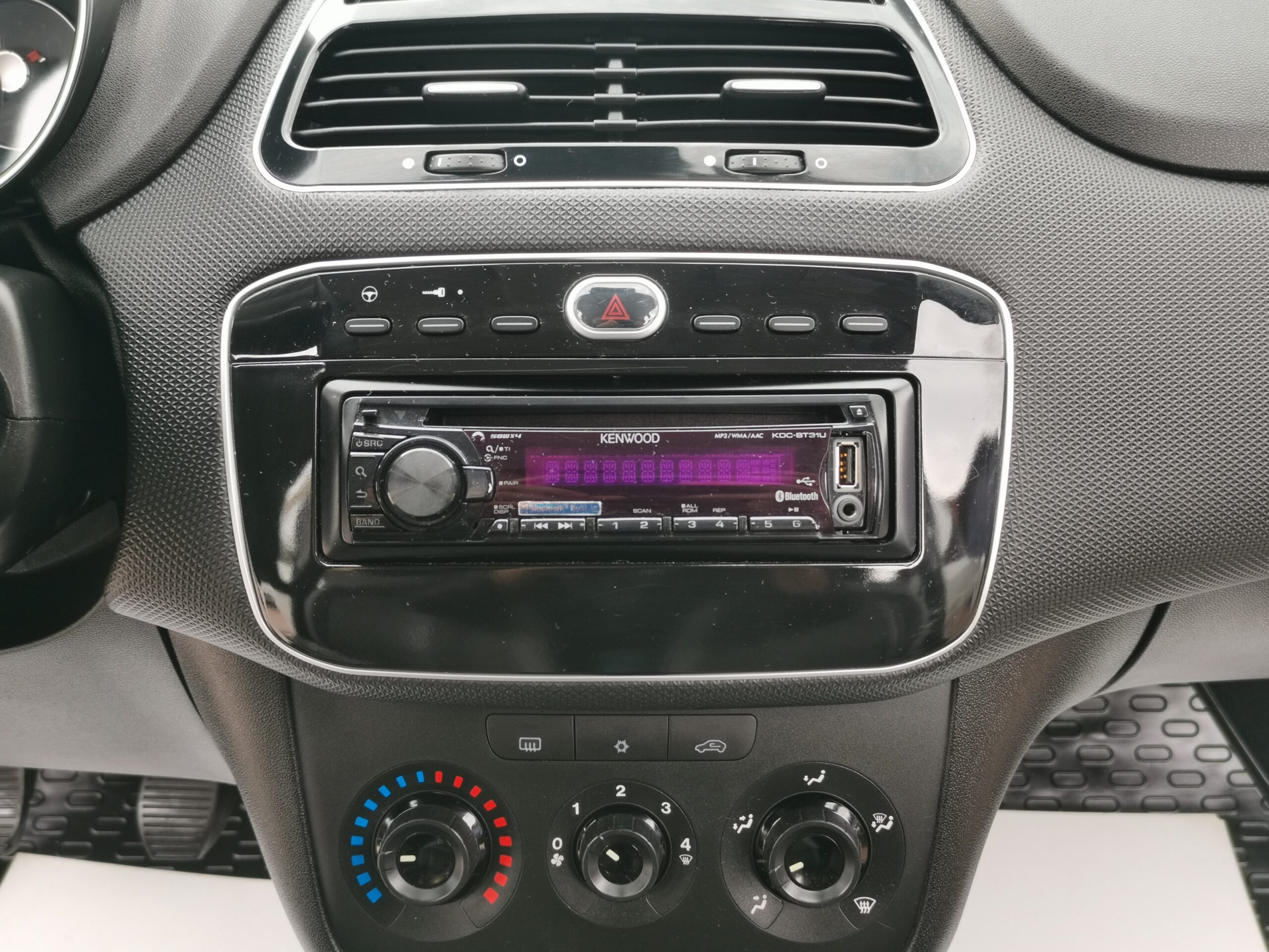 FIAT PUNTO 1.2 Pop Szervizkönyv! KLÍMA. ALUFELNI. ELEKTROMOS ABLAK