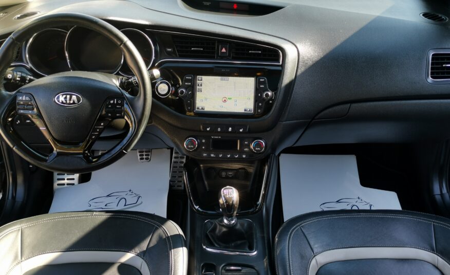 KIA CEE'D 1.6 GDI EX Prémium Platinum! 103.000KM! RITKASÁG! PANORÁMA TETŐ. BŐRBELSŐ. XENON