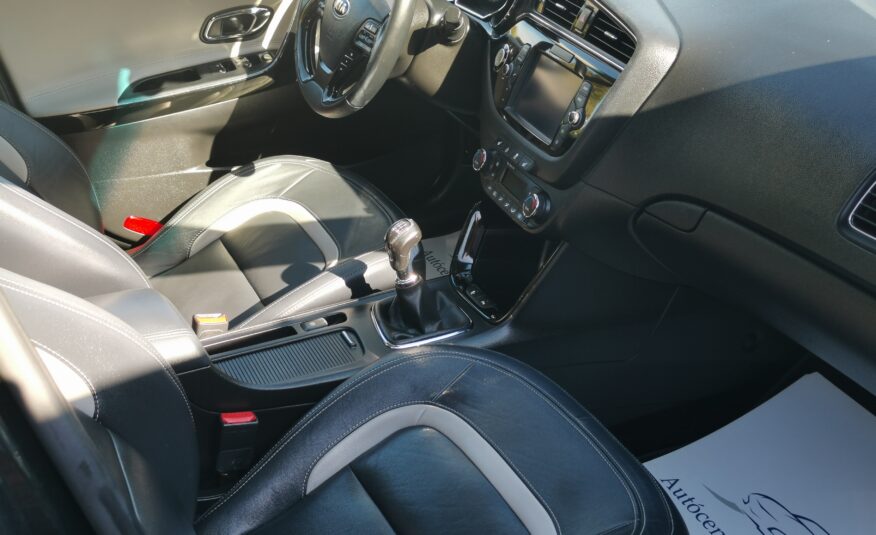KIA CEE'D 1.6 GDI EX Prémium Platinum! 103.000KM! RITKASÁG! PANORÁMA TETŐ. BŐRBELSŐ. XENON