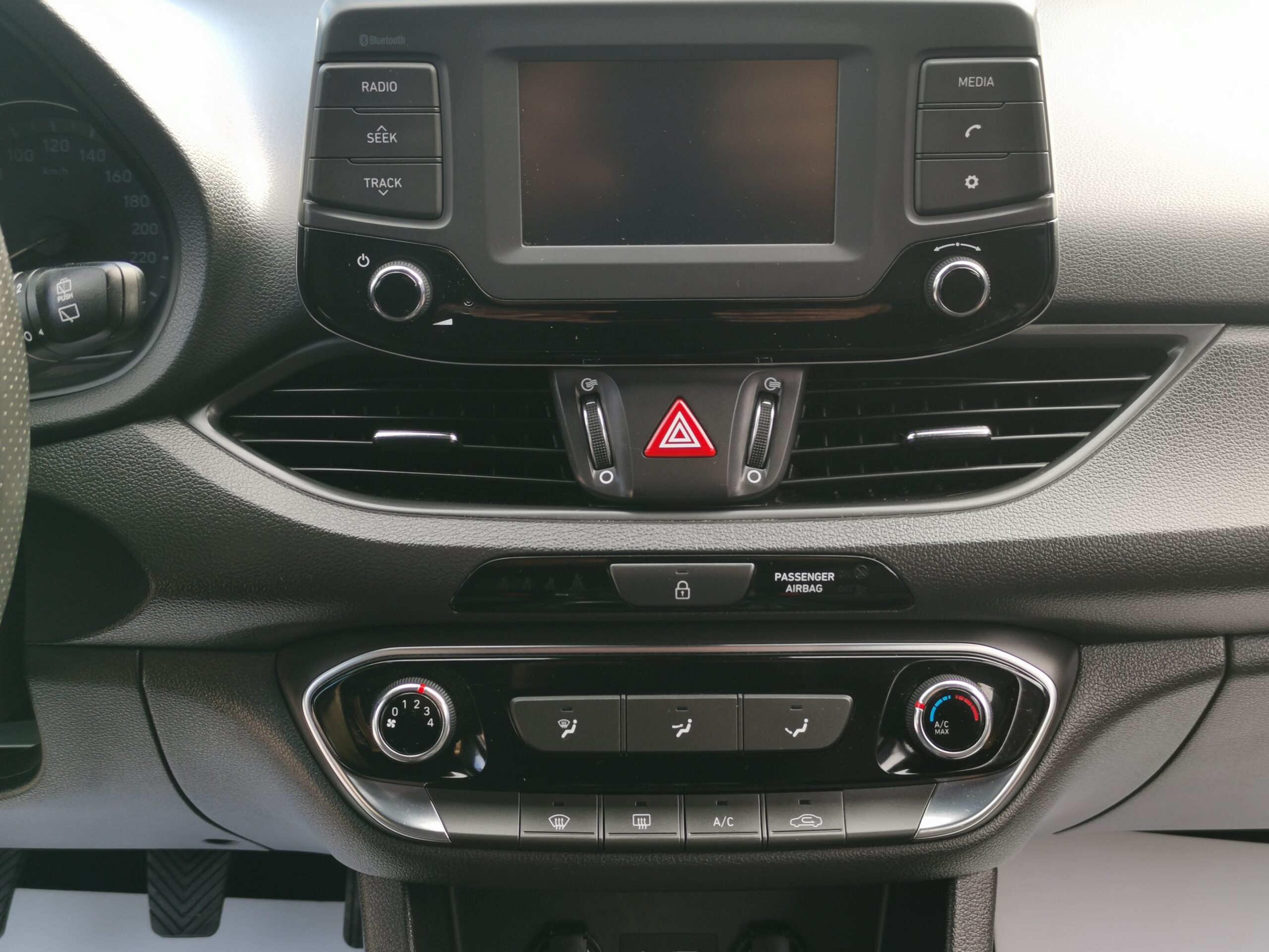 HYUNDAI I30 1.4 MPi GO! 100.000 KM. 2. Tulaj. TEMPOMAT. KAMERA. ÜLÉSFŰTÉS. ALUFELNI