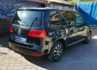 VOLKSWAGEN TOURAN 1.4 TSI Comfortline 2. Tulaj. DIGIT KLÍMA. TEMPOMAT. PARKRADAR. ALUFELNI