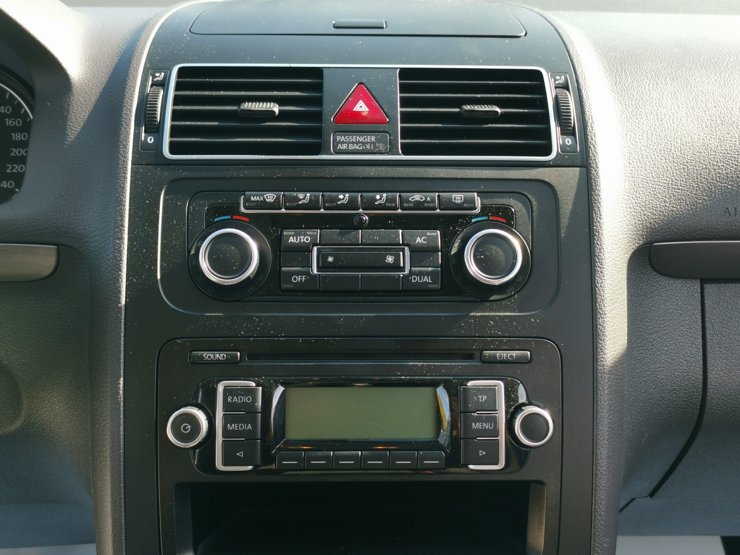 VOLKSWAGEN TOURAN 1.4 TSI Comfortline 2. Tulaj. DIGIT KLÍMA. TEMPOMAT. PARKRADAR. ALUFELNI