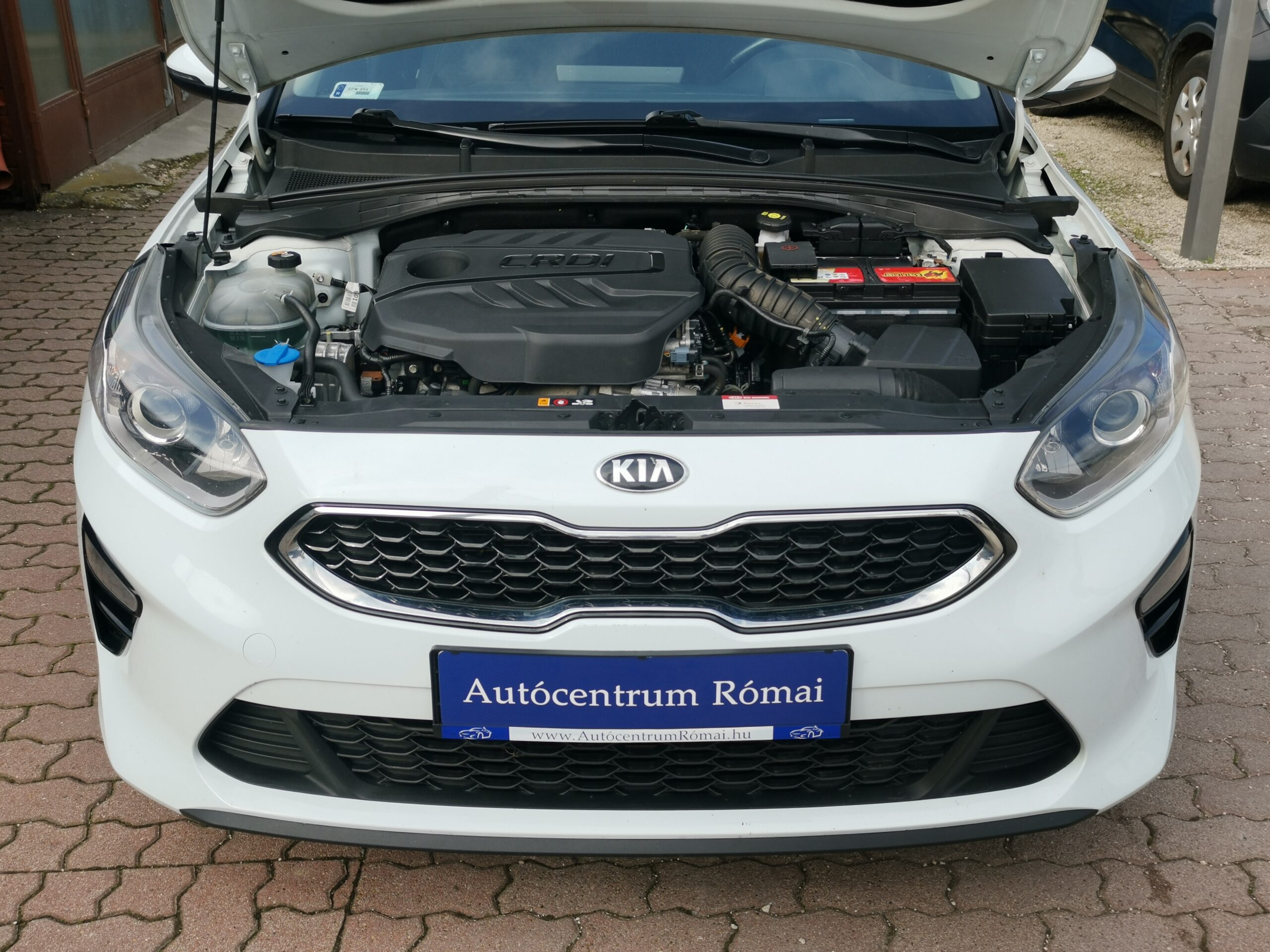 KIA CEE'D Ceed SW 1.6 CRDi HP Hybrid Gold MO.-i. 1. Tulaj. Szervizkönyv! ÁFÁ-s! TEMPOMAT. KAMERA. ÜLÉSFŰTÉS