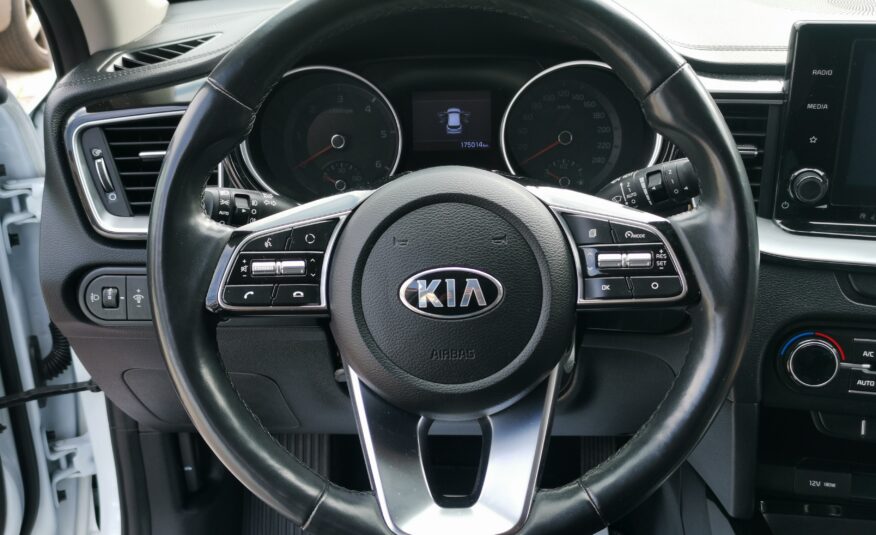 KIA CEE'D Ceed SW 1.6 CRDi HP Hybrid Gold MO.-i. 1. Tulaj. Szervizkönyv! ÁFÁ-s! TEMPOMAT. KAMERA. ÜLÉSFŰTÉS