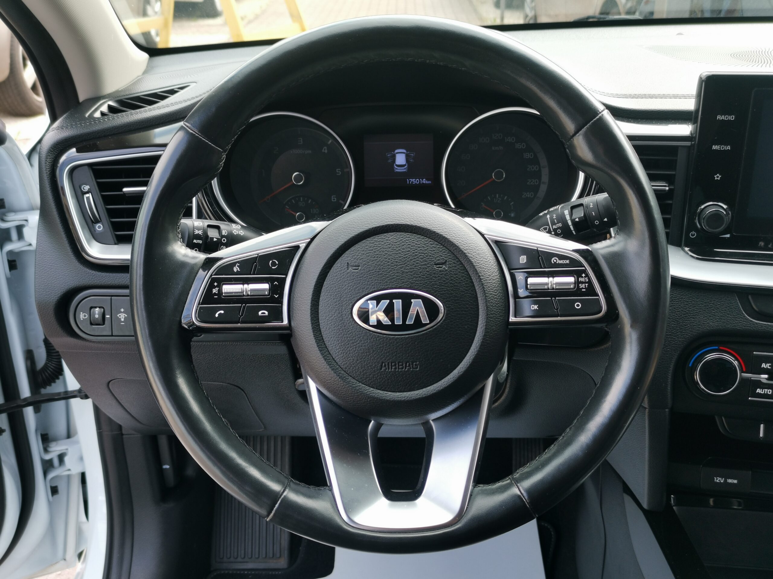 KIA CEE'D Ceed SW 1.6 CRDi HP Hybrid Gold MO.-i. 1. Tulaj. Szervizkönyv! ÁFÁ-s! TEMPOMAT. KAMERA. ÜLÉSFŰTÉS