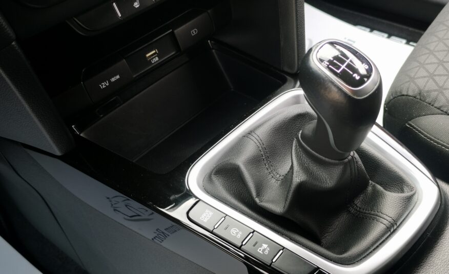 KIA CEE'D Ceed SW 1.6 CRDi HP Hybrid Gold MO.-i. 1. Tulaj. Szervizkönyv! ÁFÁ-s! TEMPOMAT. KAMERA. ÜLÉSFŰTÉS