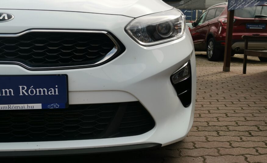 KIA CEE'D Ceed SW 1.6 CRDi HP Hybrid Gold MO.-i. 1. Tulaj. Szervizkönyv! ÁFÁ-s! TEMPOMAT. KAMERA. ÜLÉSFŰTÉS
