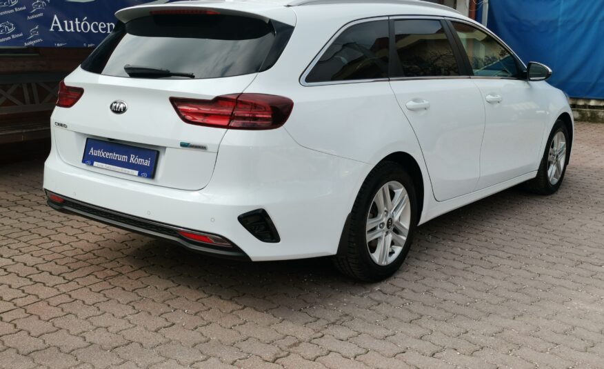 KIA CEE'D Ceed SW 1.6 CRDi HP Hybrid Gold MO.-i. 1. Tulaj. Szervizkönyv! ÁFÁ-s! TEMPOMAT. KAMERA. ÜLÉSFŰTÉS