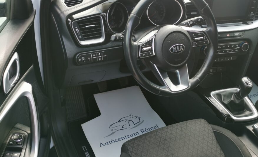 KIA CEE'D Ceed SW 1.6 CRDi HP Hybrid Gold MO.-i. 1. Tulaj. Szervizkönyv! ÁFÁ-s! TEMPOMAT. KAMERA. ÜLÉSFŰTÉS