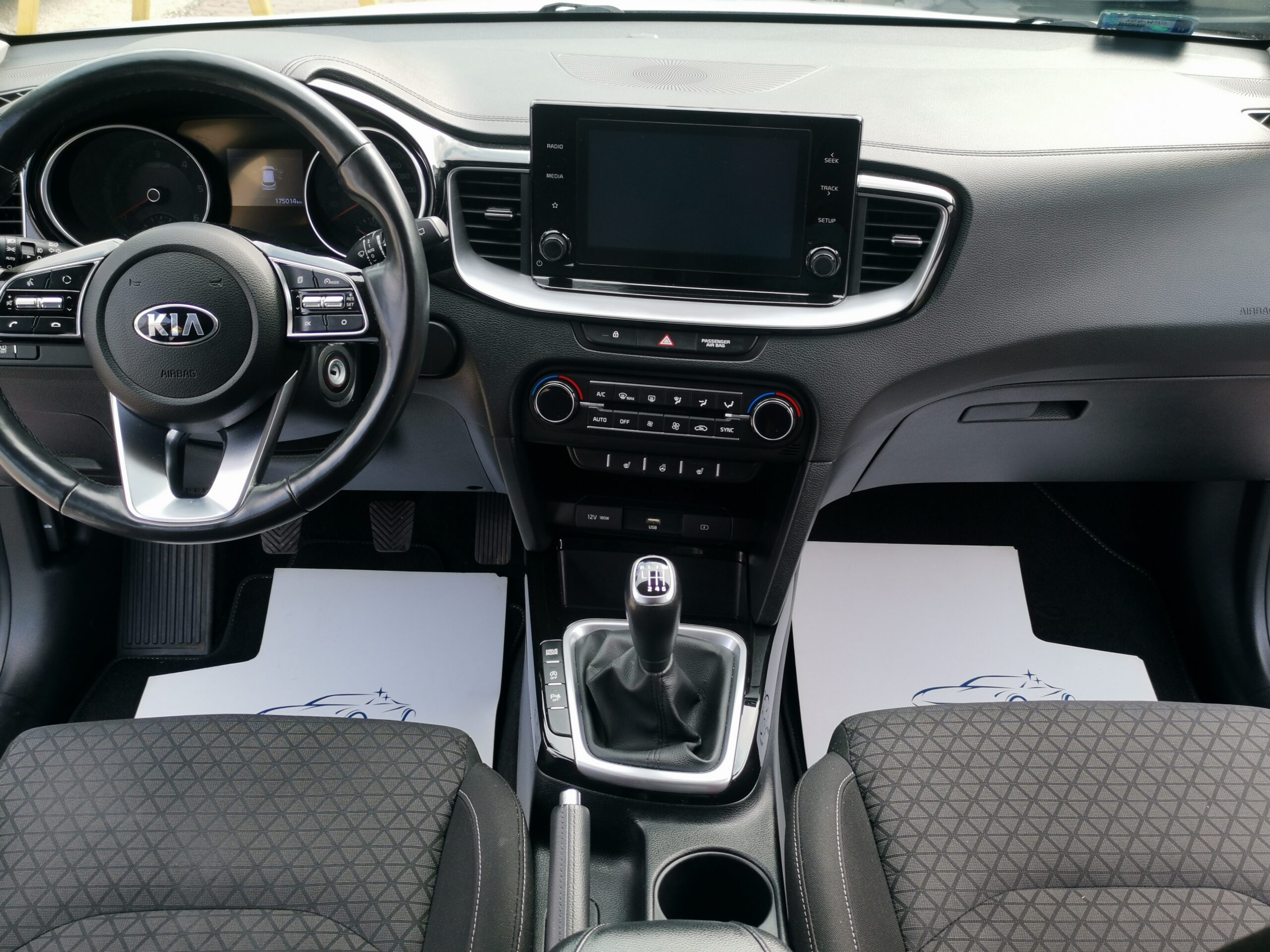 KIA CEE'D Ceed SW 1.6 CRDi HP Hybrid Gold MO.-i. 1. Tulaj. Szervizkönyv! ÁFÁ-s! TEMPOMAT. KAMERA. ÜLÉSFŰTÉS