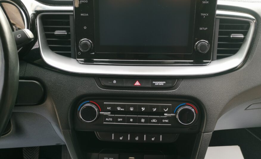 KIA CEE'D Ceed SW 1.6 CRDi HP Hybrid Gold MO.-i. 1. Tulaj. Szervizkönyv! ÁFÁ-s! TEMPOMAT. KAMERA. ÜLÉSFŰTÉS