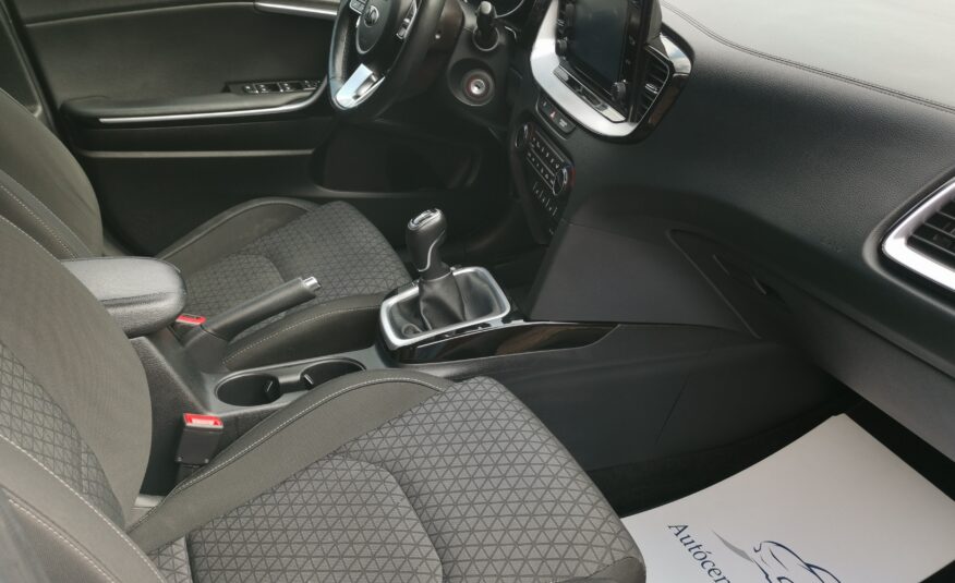 KIA CEE'D Ceed SW 1.6 CRDi HP Hybrid Gold MO.-i. 1. Tulaj. Szervizkönyv! ÁFÁ-s! TEMPOMAT. KAMERA. ÜLÉSFŰTÉS
