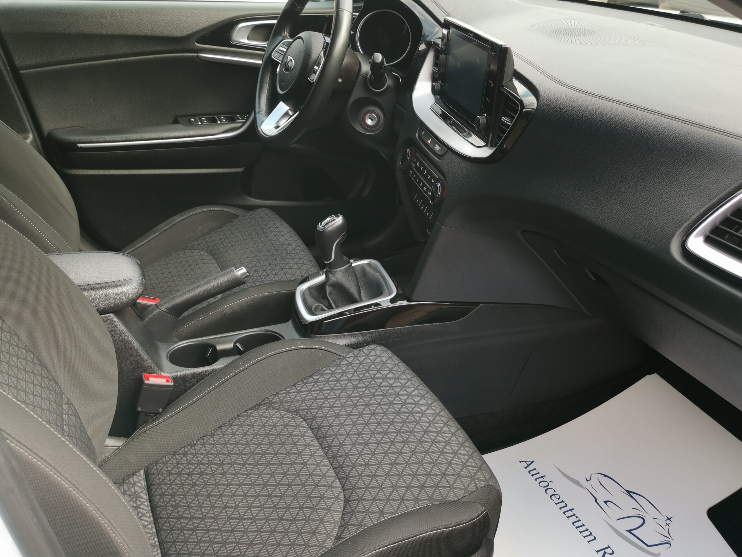 KIA CEE'D Ceed SW 1.6 CRDi HP Hybrid Gold MO.-i. 1. Tulaj. Szervizkönyv! ÁFÁ-s! TEMPOMAT. KAMERA. ÜLÉSFŰTÉS