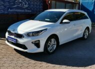 KIA CEE'D Ceed SW 1.6 CRDi HP Gold MO.-i. 1. Tulaj. Szervizkönyv! ÁFÁ-s! TEMPOMAT. KAMERA. ÜLÉSFŰTÉS
