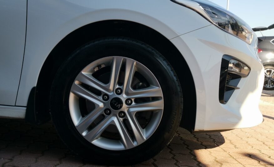 KIA CEE'D Ceed SW 1.6 CRDi HP Gold MO.-i. 1. Tulaj. Szervizkönyv! ÁFÁ-s! TEMPOMAT. KAMERA. ÜLÉSFŰTÉS