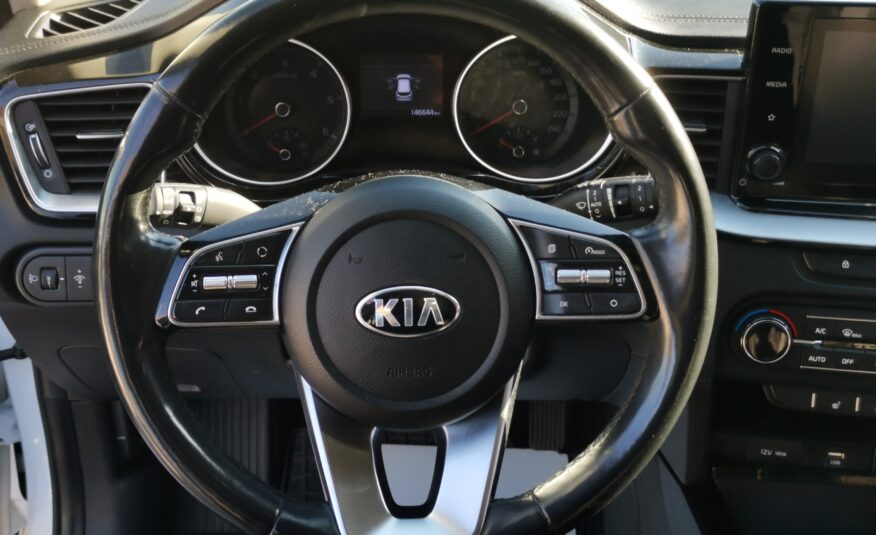 KIA CEE'D Ceed SW 1.6 CRDi HP Gold MO.-i. 1. Tulaj. Szervizkönyv! ÁFÁ-s! TEMPOMAT. KAMERA. ÜLÉSFŰTÉS