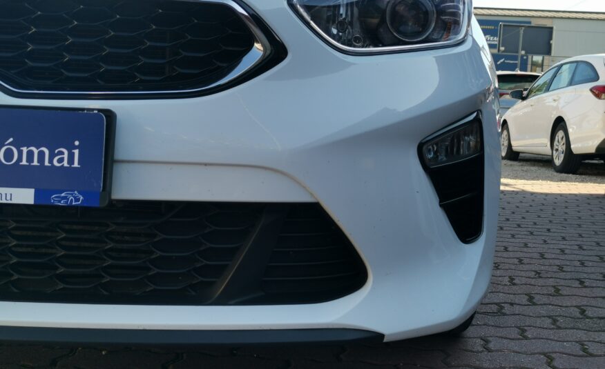 KIA CEE'D Ceed SW 1.6 CRDi HP Gold MO.-i. 1. Tulaj. Szervizkönyv! ÁFÁ-s! TEMPOMAT. KAMERA. ÜLÉSFŰTÉS