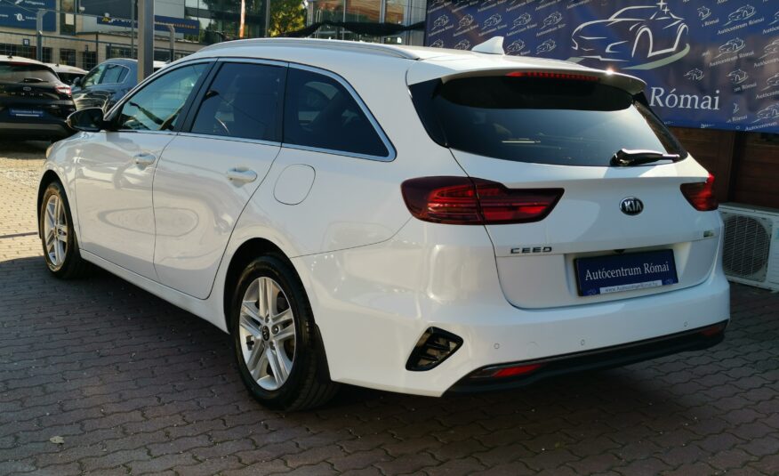 KIA CEE'D Ceed SW 1.6 CRDi HP Gold MO.-i. 1. Tulaj. Szervizkönyv! ÁFÁ-s! TEMPOMAT. KAMERA. ÜLÉSFŰTÉS
