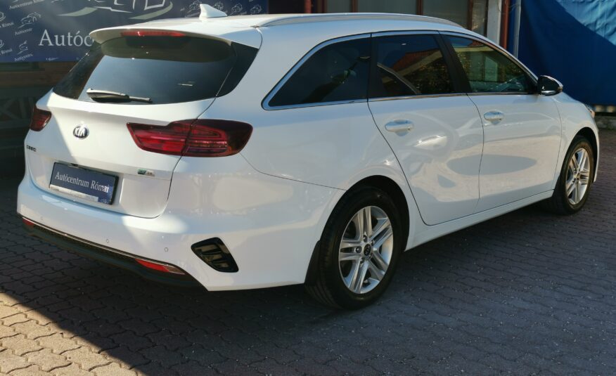 KIA CEE'D Ceed SW 1.6 CRDi HP Gold MO.-i. 1. Tulaj. Szervizkönyv! ÁFÁ-s! TEMPOMAT. KAMERA. ÜLÉSFŰTÉS