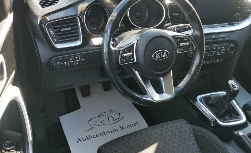 KIA CEE'D Ceed SW 1.6 CRDi HP Gold MO.-i. 1. Tulaj. Szervizkönyv! ÁFÁ-s! TEMPOMAT. KAMERA. ÜLÉSFŰTÉS