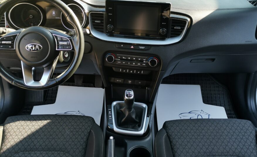 KIA CEE'D Ceed SW 1.6 CRDi HP Gold MO.-i. 1. Tulaj. Szervizkönyv! ÁFÁ-s! TEMPOMAT. KAMERA. ÜLÉSFŰTÉS