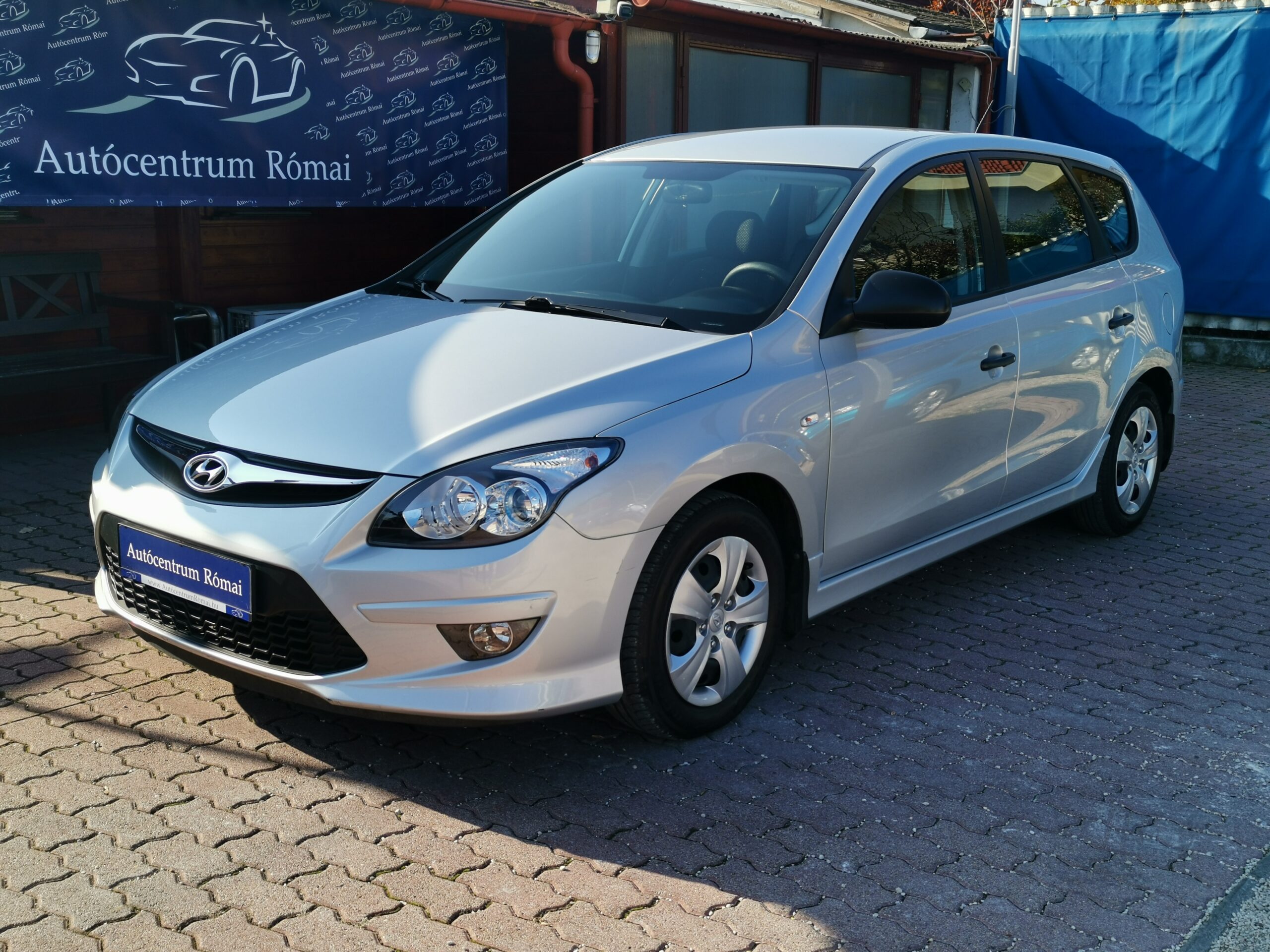 HYUNDAI I30 CW 1.4 DOHC Classic AC 85.000km! 1. Tulaj. KLÍMA. KÖDLÁMPA. PARKRADAR
