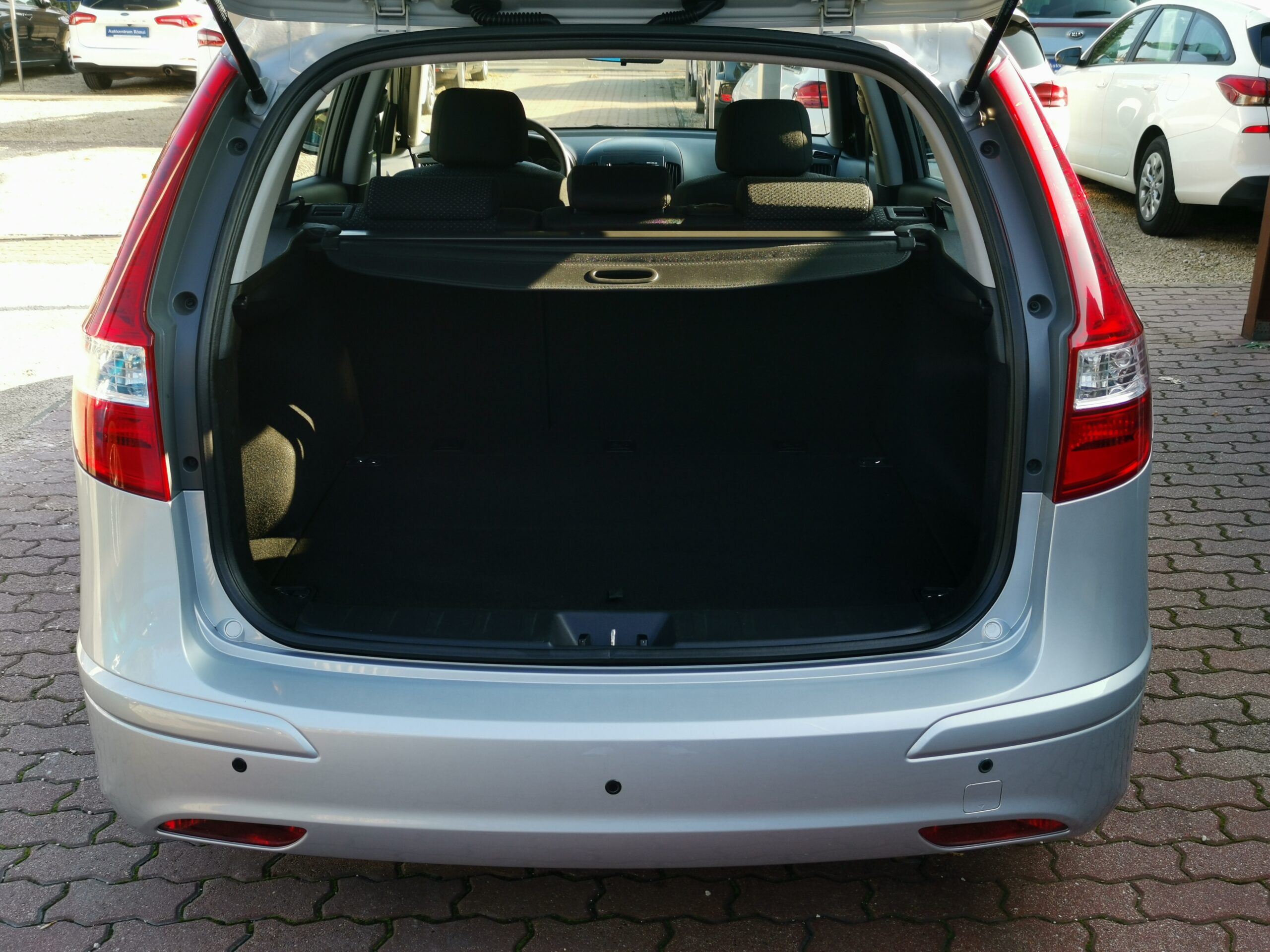 HYUNDAI I30 CW 1.4 DOHC Classic AC 85.000km! 1. Tulaj. KLÍMA. KÖDLÁMPA. PARKRADAR