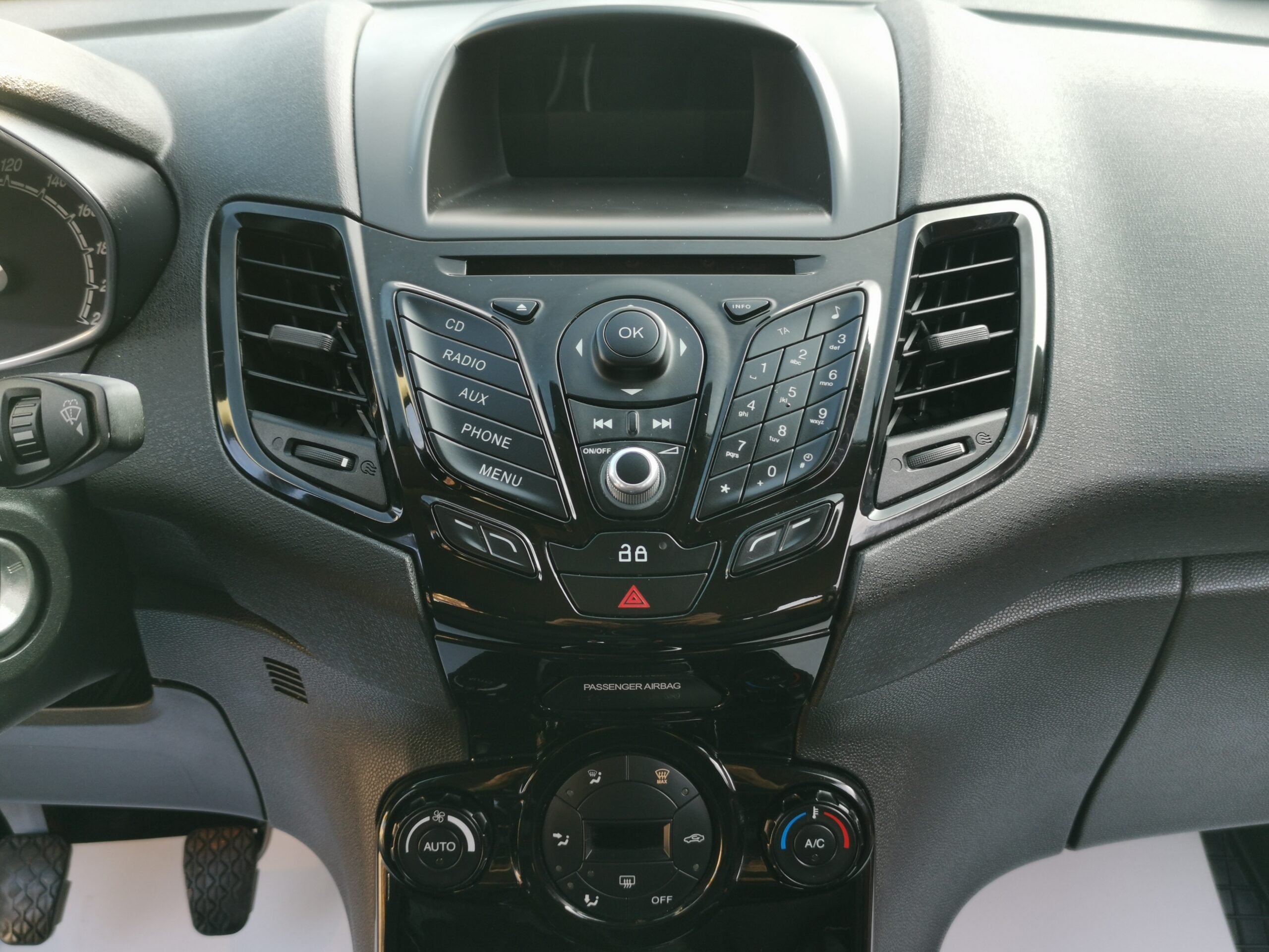 FORD FIESTA 1.4 Titanium MO.-i. DIGIT KLÍMA. PARKRADAR. ALUFELNI. KÖDLÁMPA