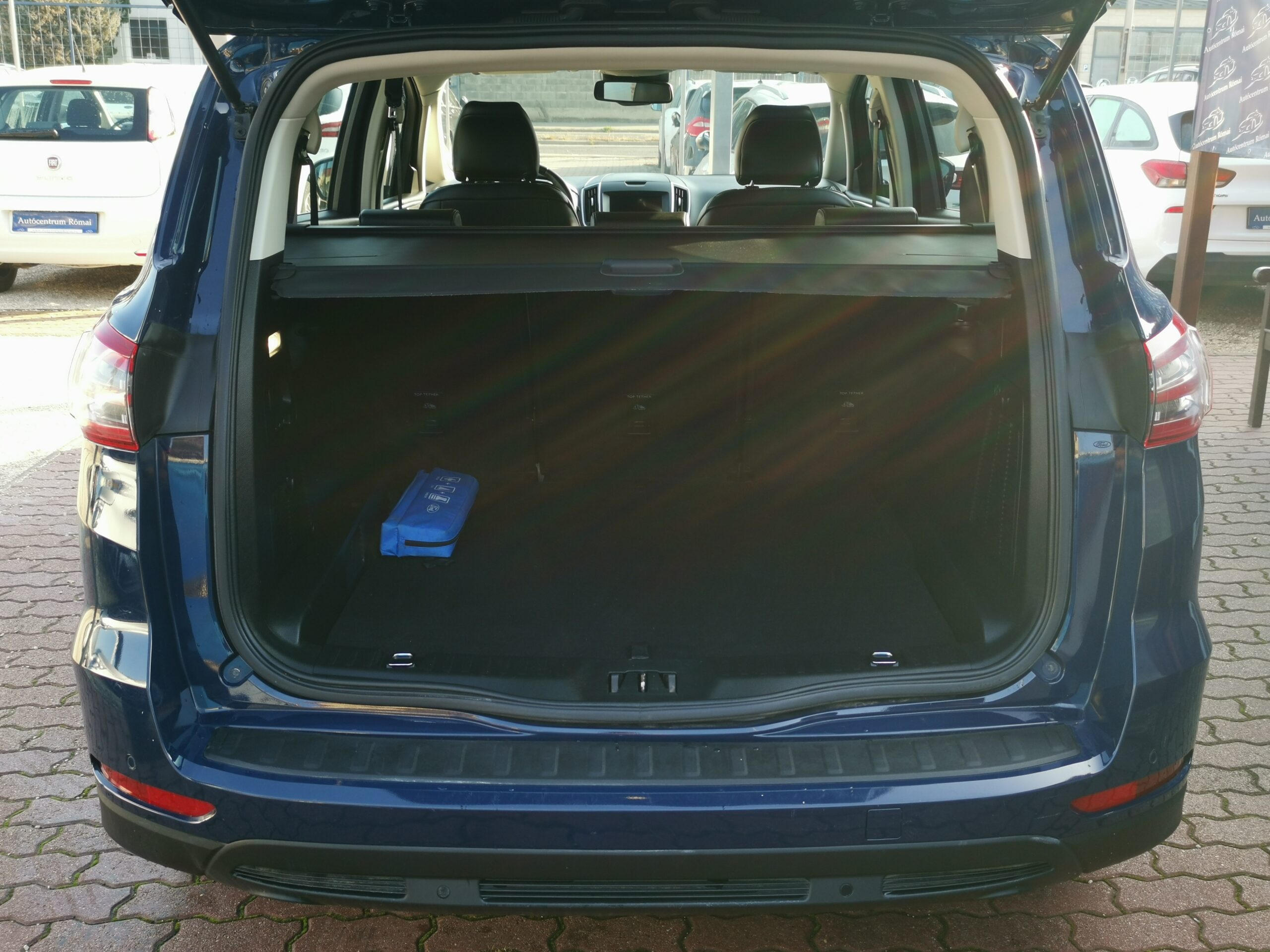 FORD S-MAX 1.5 EcoBoost Titanium MO.-i. 1. Tulaj. Szervizkönyv! FÉLBŐR BELSŐ. TEMPOMAT. ÜLÉSFŰTÉS. ALUFELNI