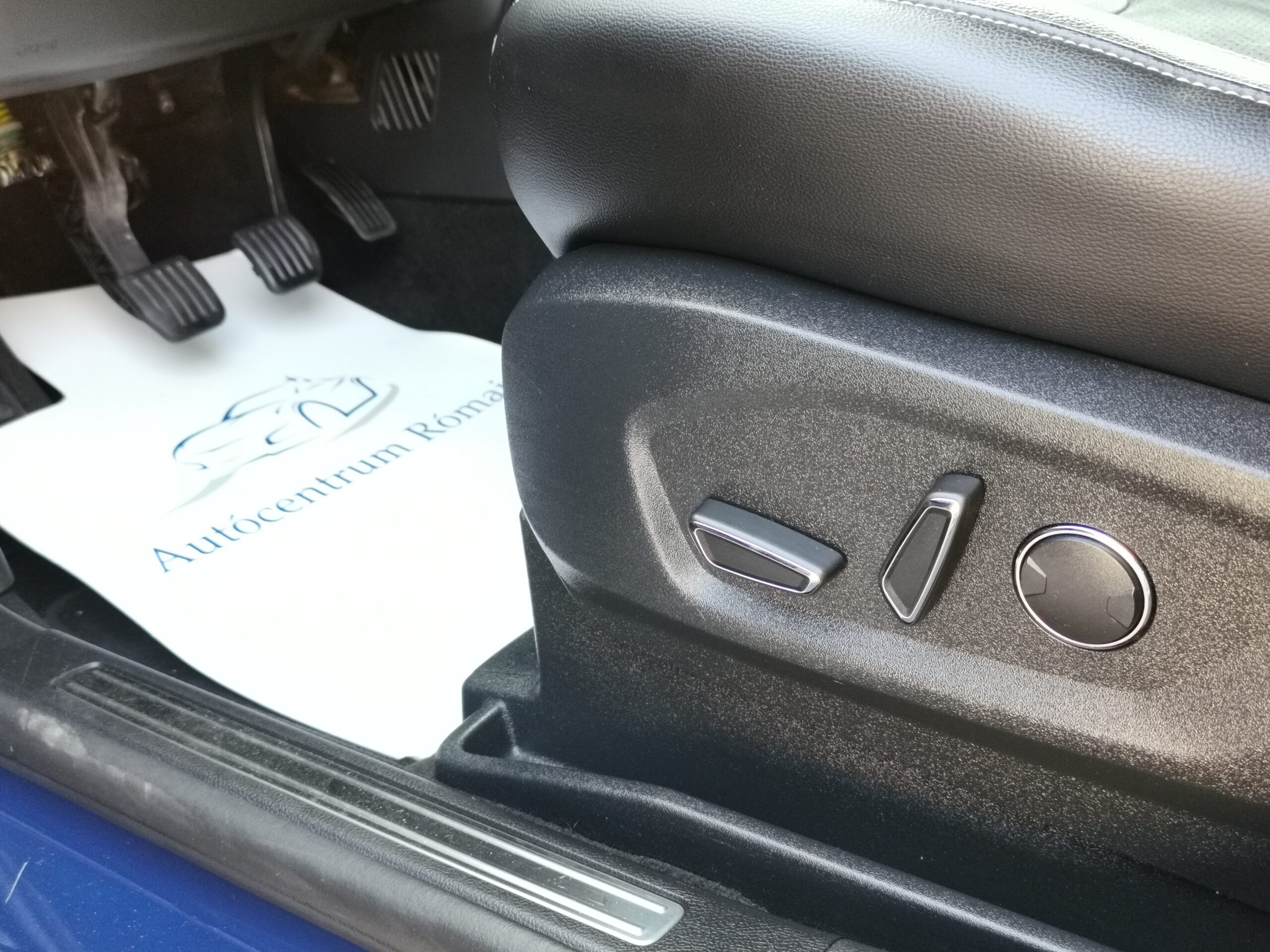 FORD S-MAX 1.5 EcoBoost Titanium MO.-i. 1. Tulaj. Szervizkönyv! FÉLBŐR BELSŐ. TEMPOMAT. ÜLÉSFŰTÉS. ALUFELNI