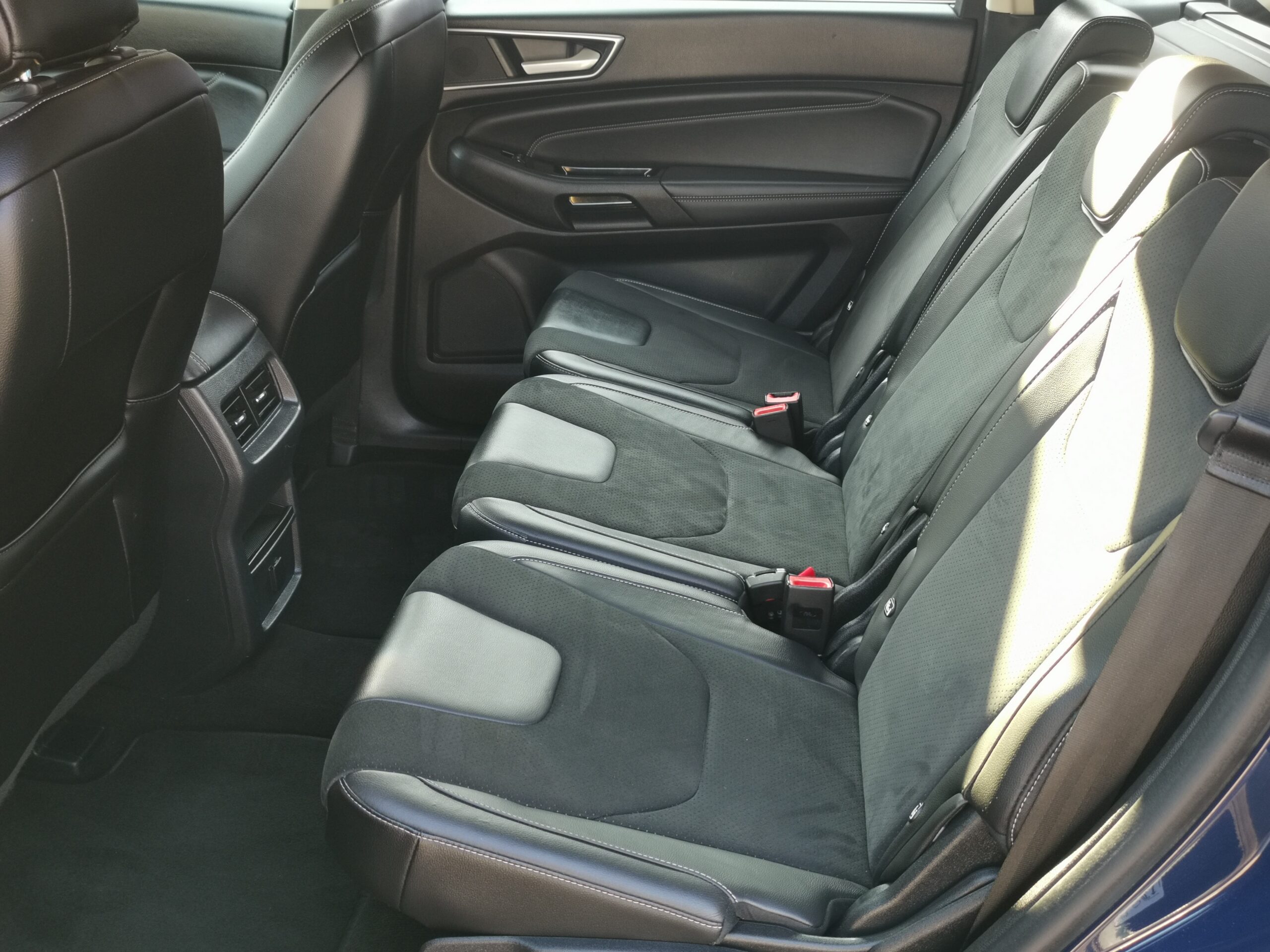 FORD S-MAX 1.5 EcoBoost Titanium MO.-i. 1. Tulaj. Szervizkönyv! FÉLBŐR BELSŐ. TEMPOMAT. ÜLÉSFŰTÉS. ALUFELNI