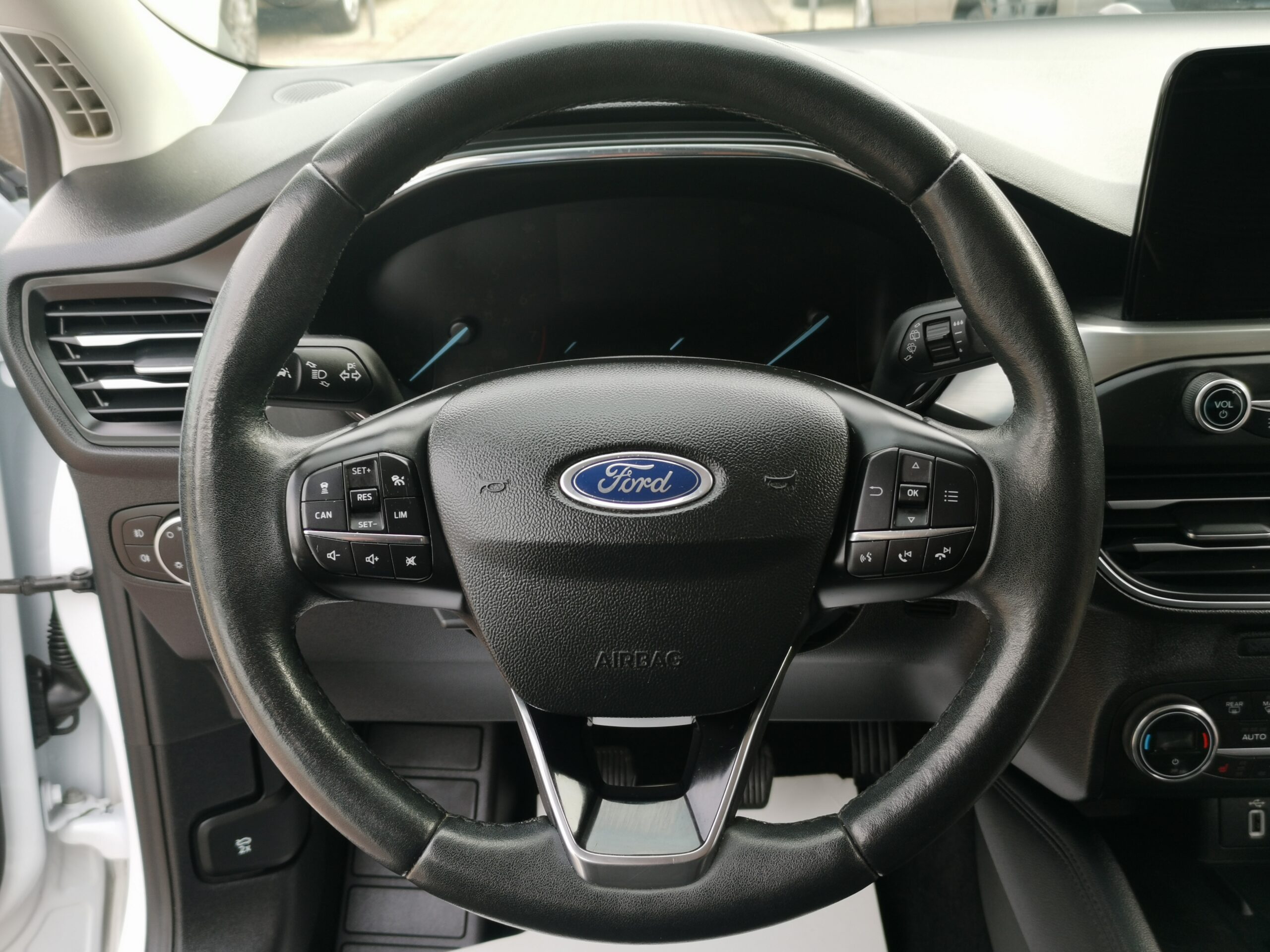 FORD FOCUS 1.0 EcoBoost mHEV Titanium MO.-i. 1. Tulaj. Szervizkönyv! NAVIGÁCIÓ. LED. TEMPOMAT. ÜLÉSFŰTÉS